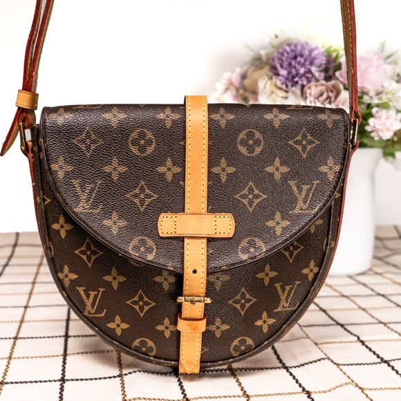 LOUIS VUITTON Chantilly MM Crossbody Bag